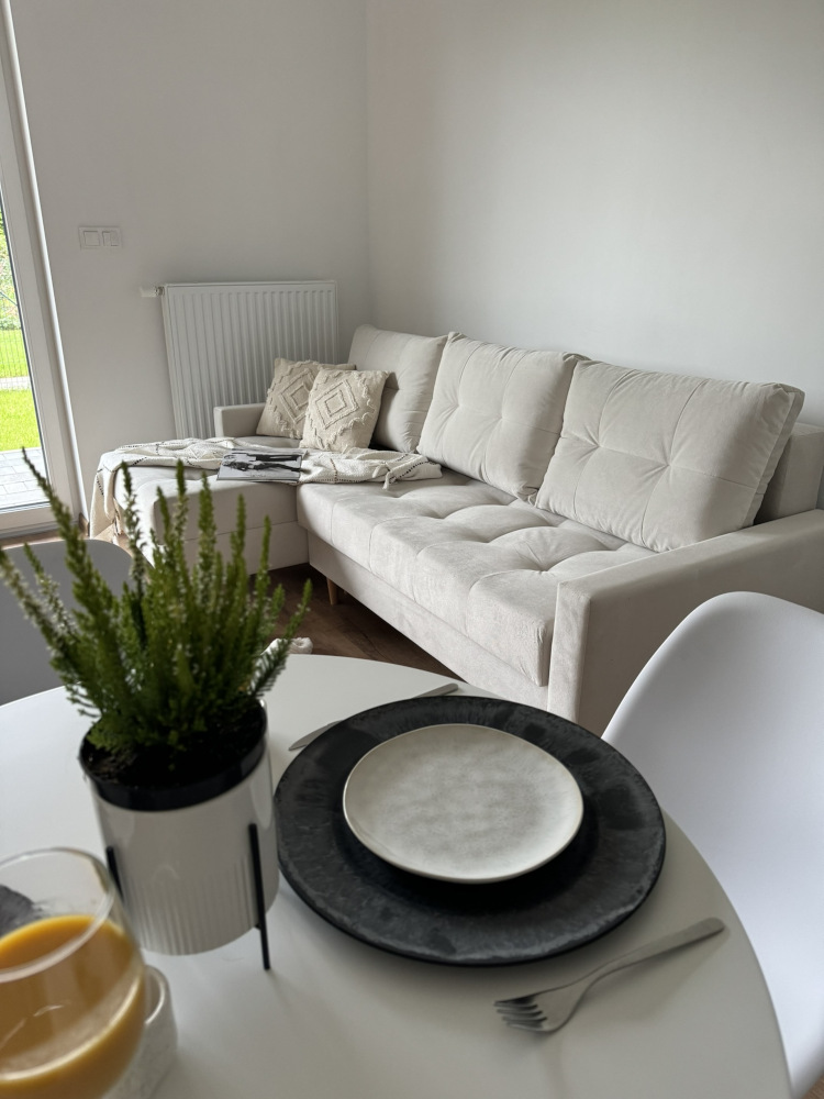 Ljus beige bäddsoffa