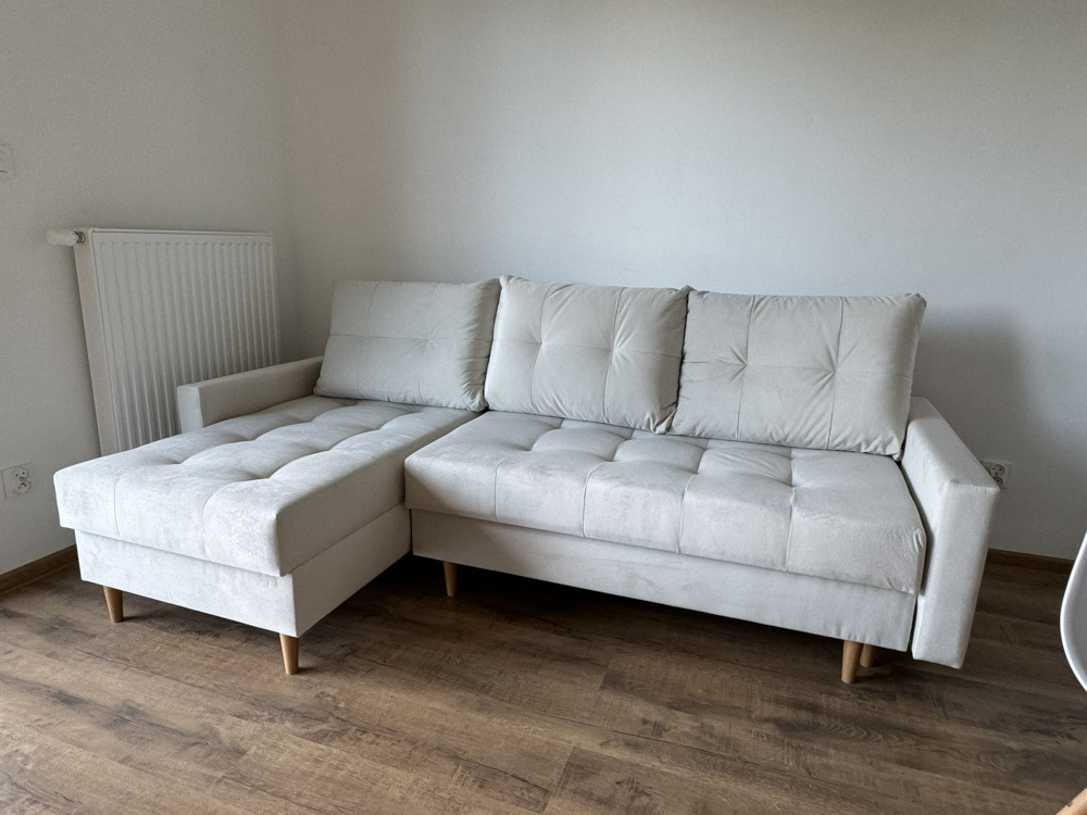 Ljus beige bäddsoffa