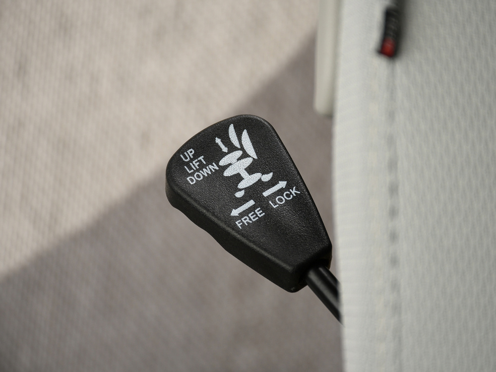 Kontorsfåtölj grå, grå ben BASTI