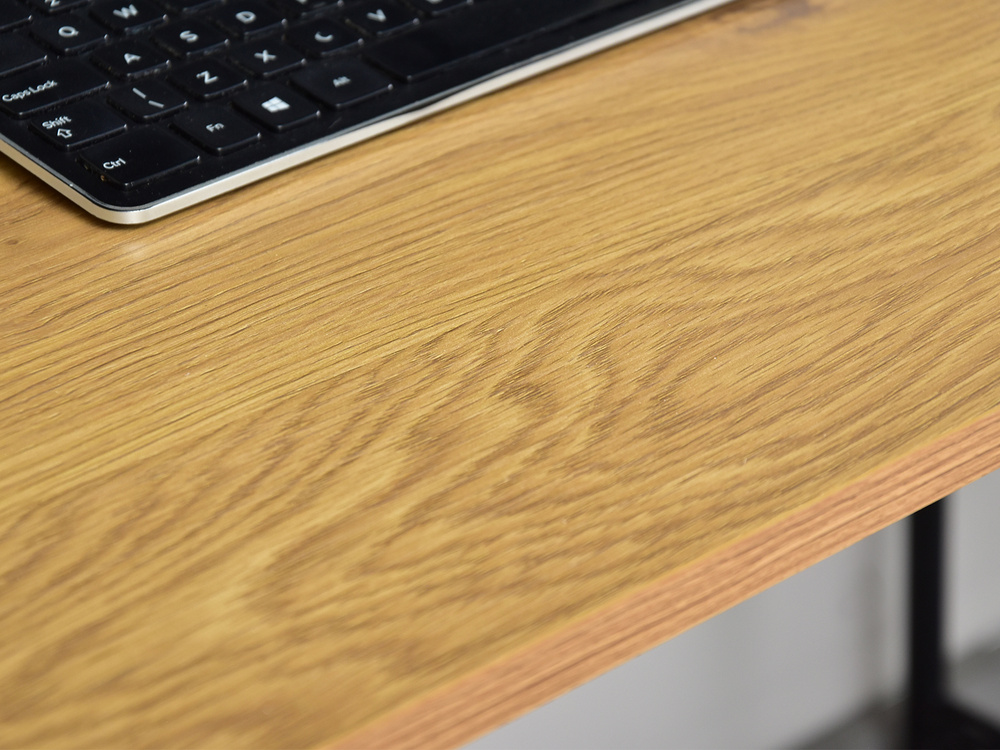 Minimalistiskt skrivbord 120 cm ek svart ram ALMA