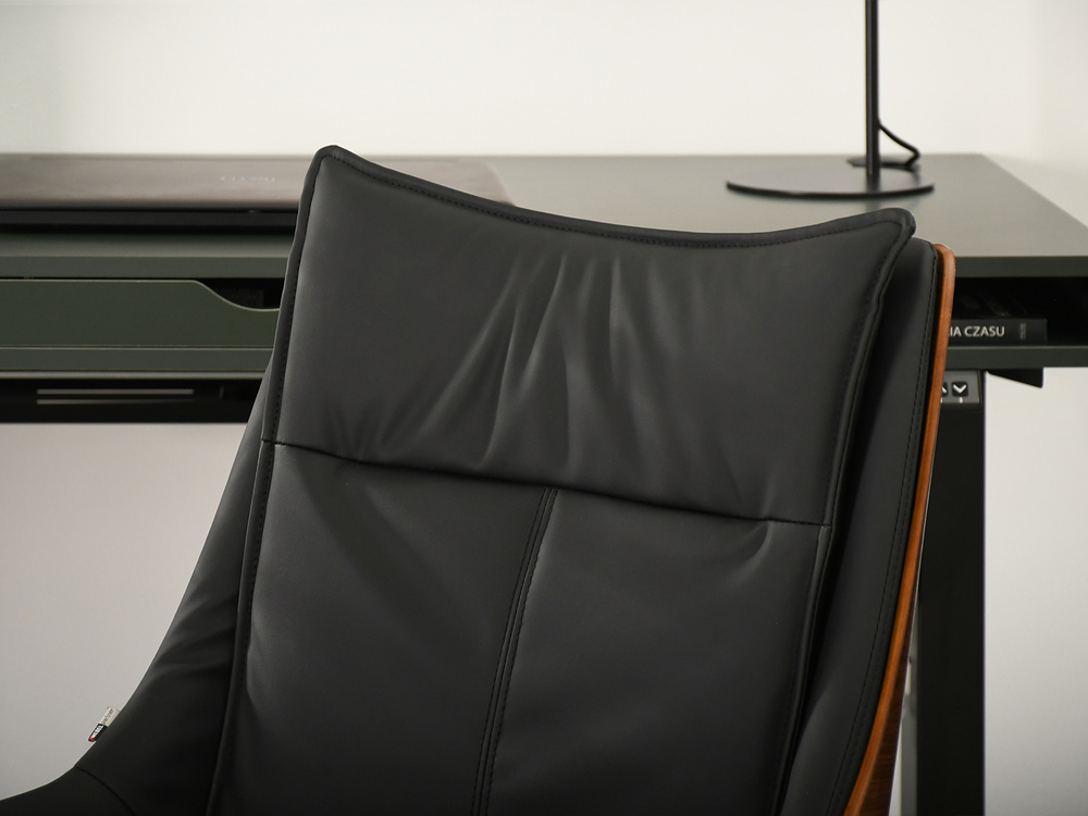 Kontorsfåtölj svart ben svart/valnöt LEON