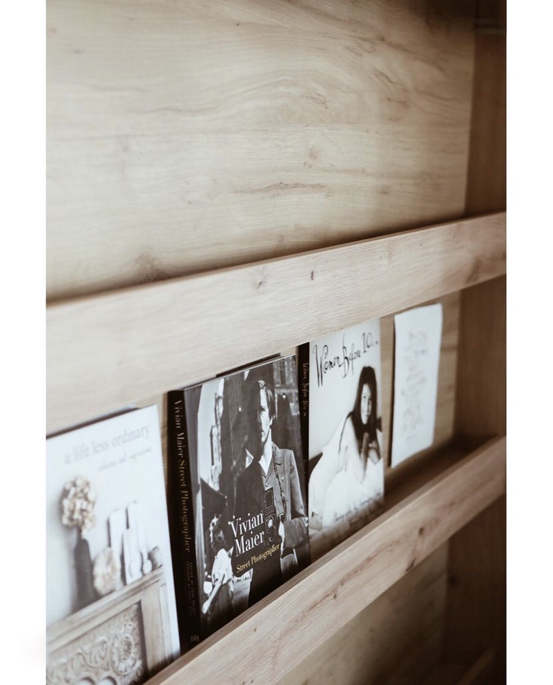 Sängskåp 140x200 med madrass led bokhyllor artisan ek Bed Concept BC-04