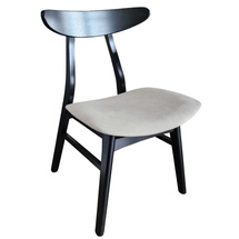 Svart matstol i trä VOLVERA