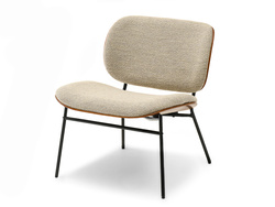 Boucle fåtölj beige/walnut svarta ben BLAKE