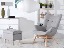 Skandinavisk fåtölj med ben i grå bok FLORI